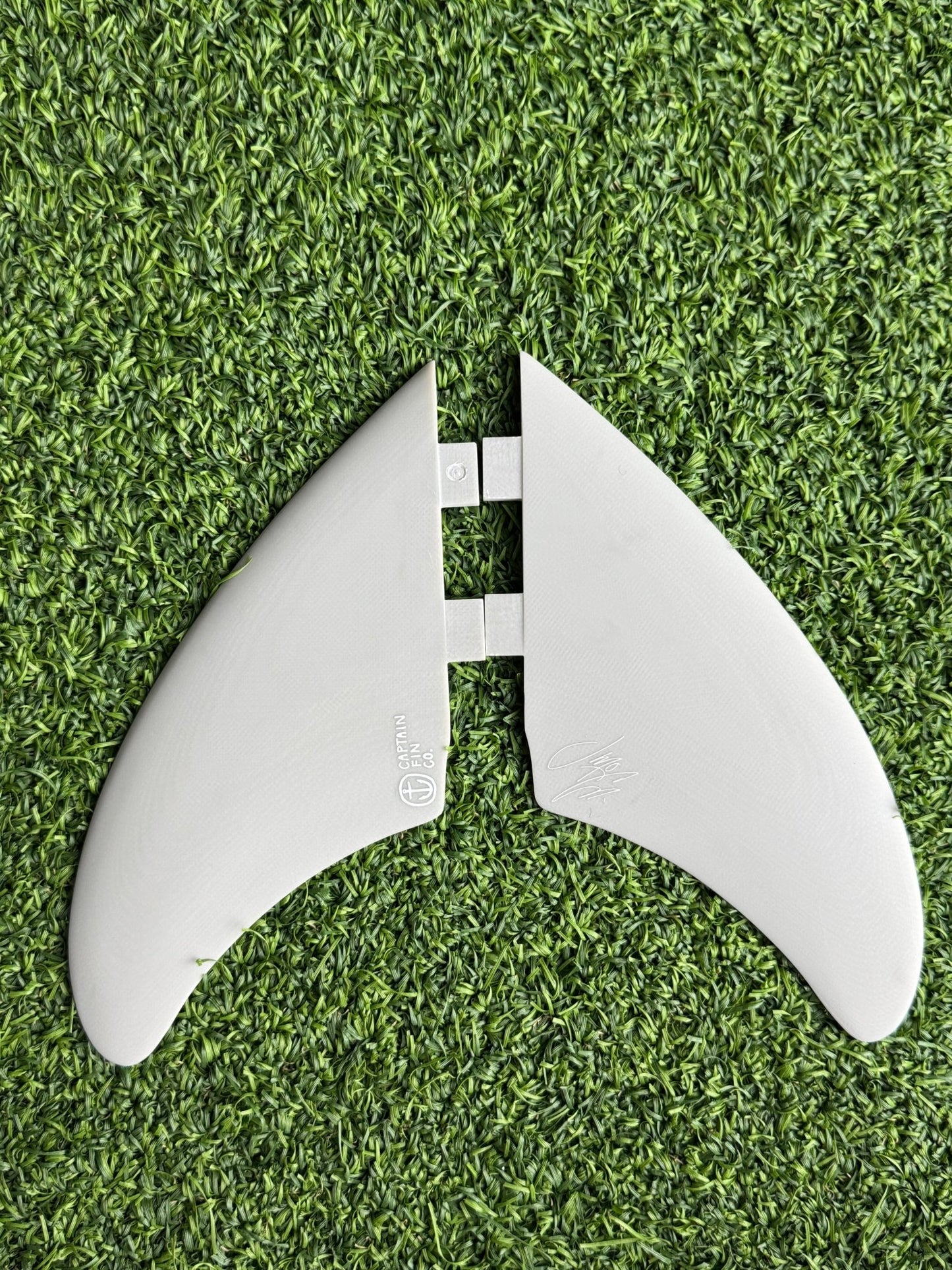 Captain Fin Keel - FCS Original Plugs - Jeff McCallum Keel Used/Upright Twin Fin Set - Surfboardbroker