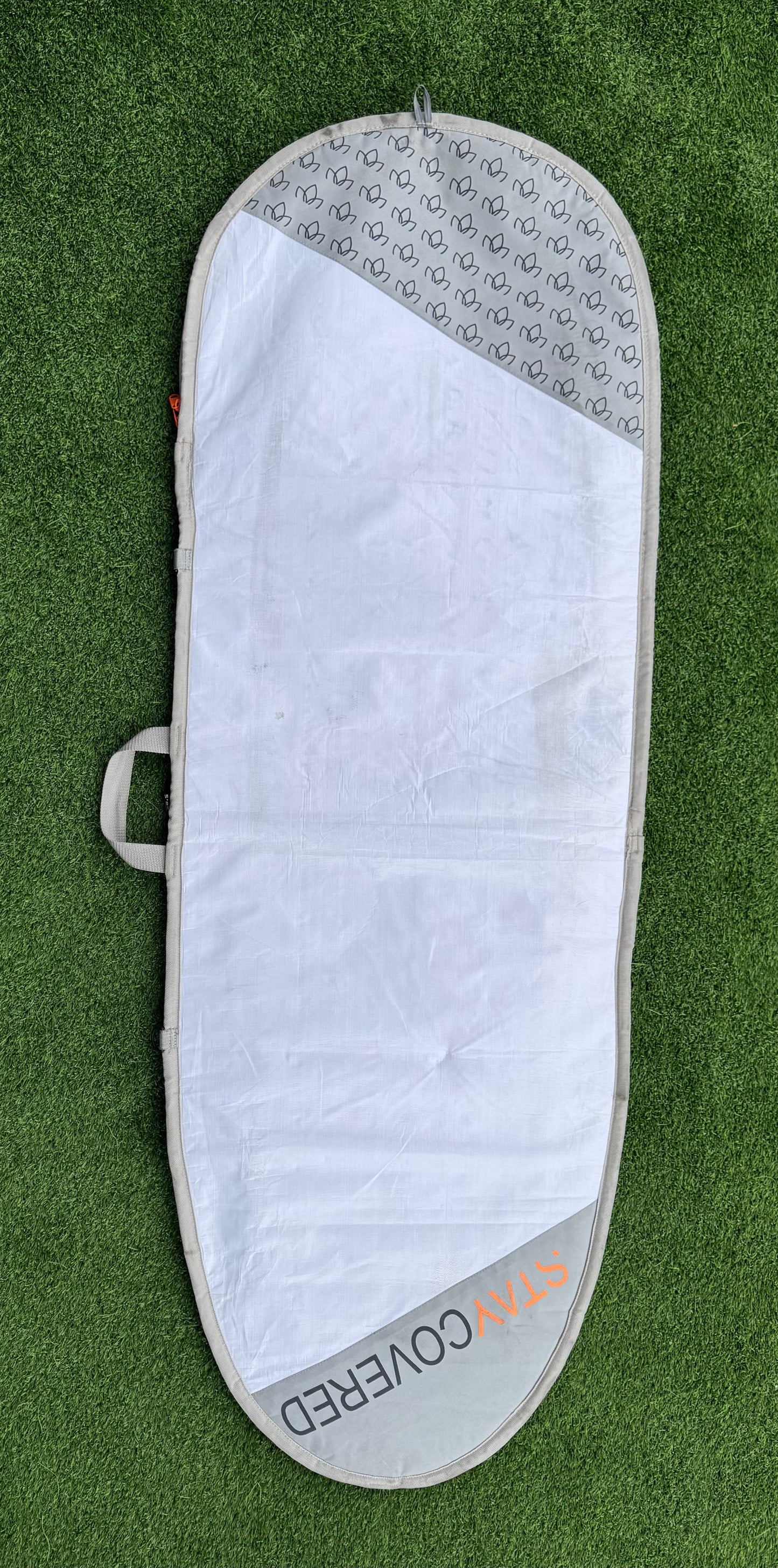 5’8 Stay Covered Round Nose Surfboard Bag (Used)