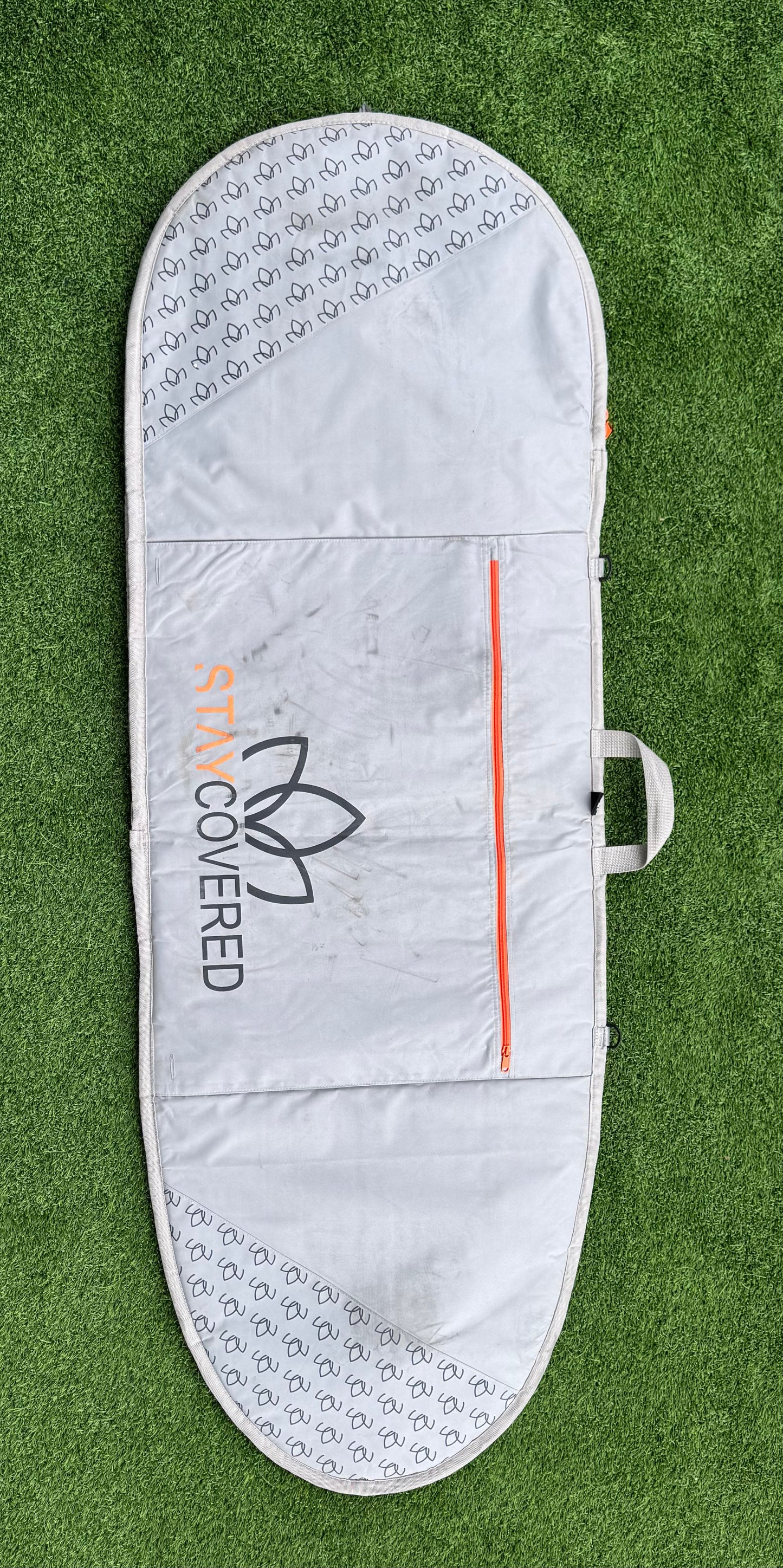 5’8 Stay Covered Round Nose Surfboard Bag (Used)